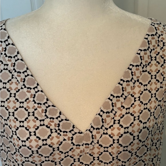 LOFT Pullover V Top in Black and Taupe Size 4 - Picture 4 of 5